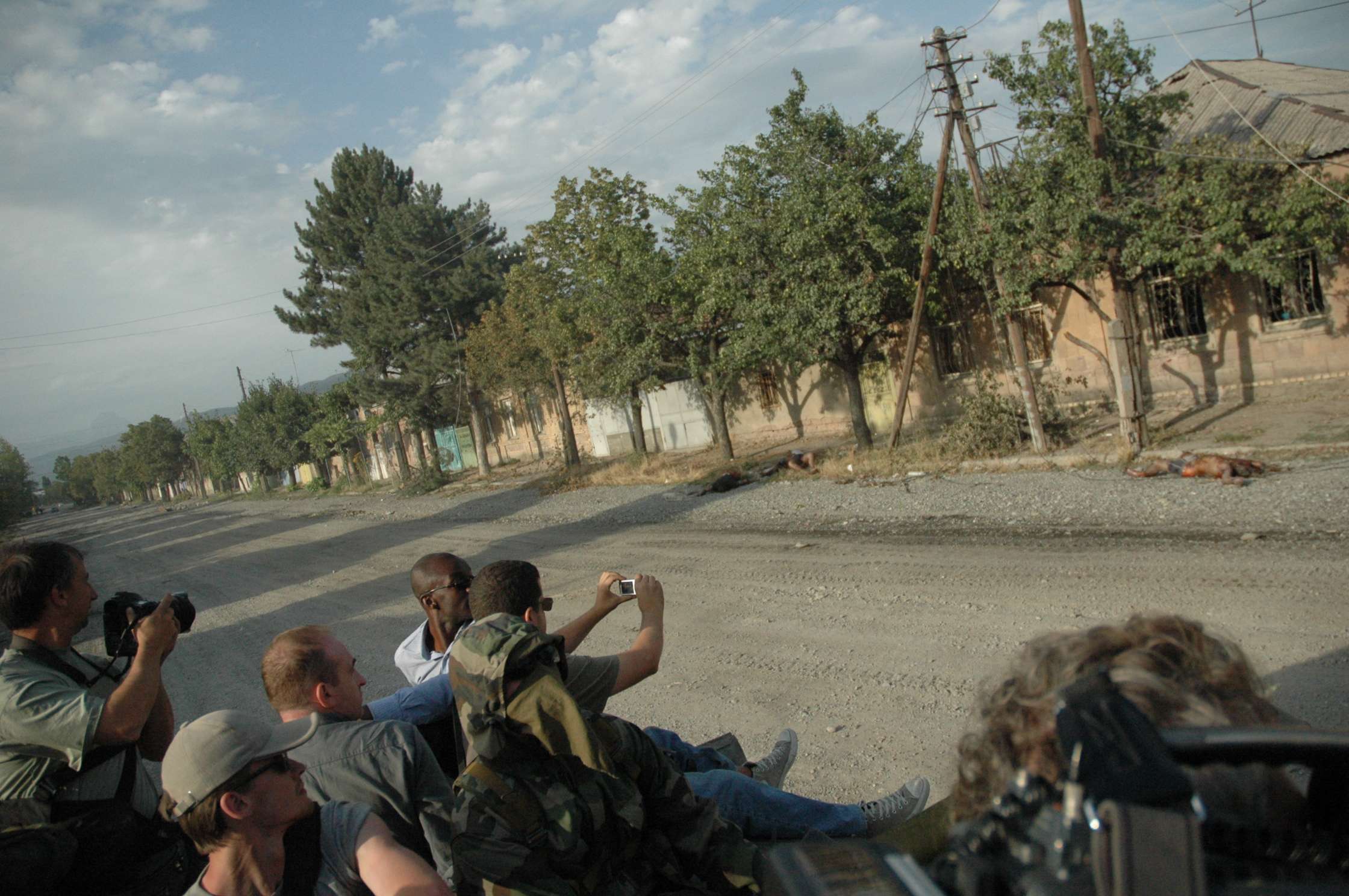 journos-fotographing-georgians1