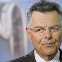 Myron Scholes: Nobel Prize Winner, Con Man And High Priest of Derivative Divinity