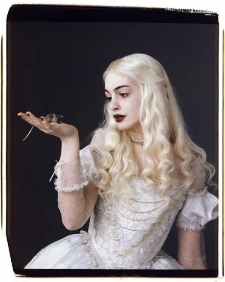 tim-burtons-alice-in-wonderland-new tim-burtons-alice-in-wonderland-new