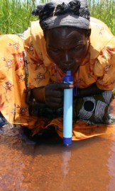 lifestraw-africa-purify-water-gadge