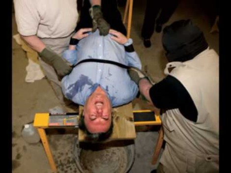 hitchens-dying-waterboard-470x352